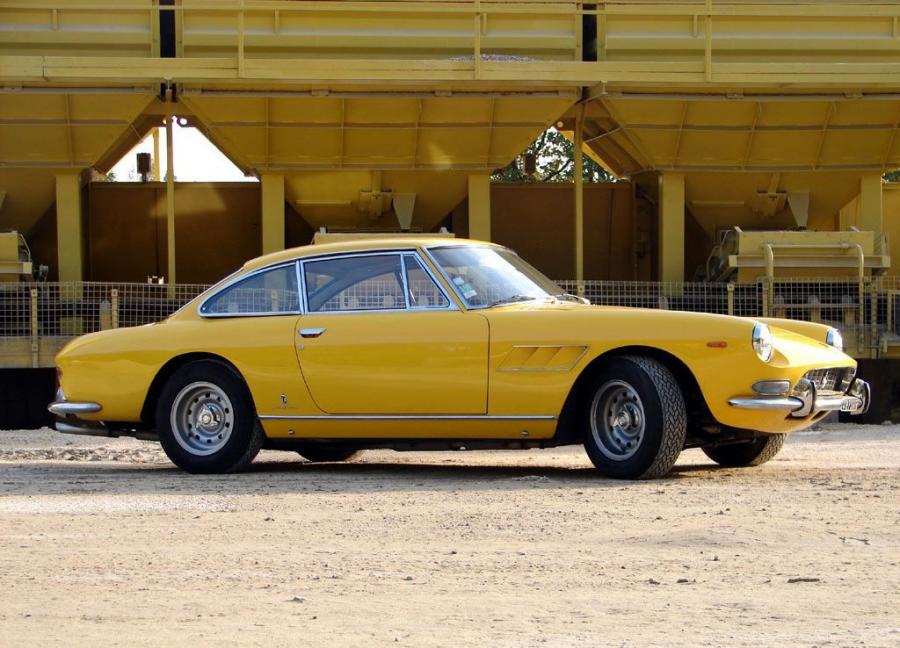  Ferrari 330 GT 2+2 (Series II) 1965 года  (фото 21 из 43)